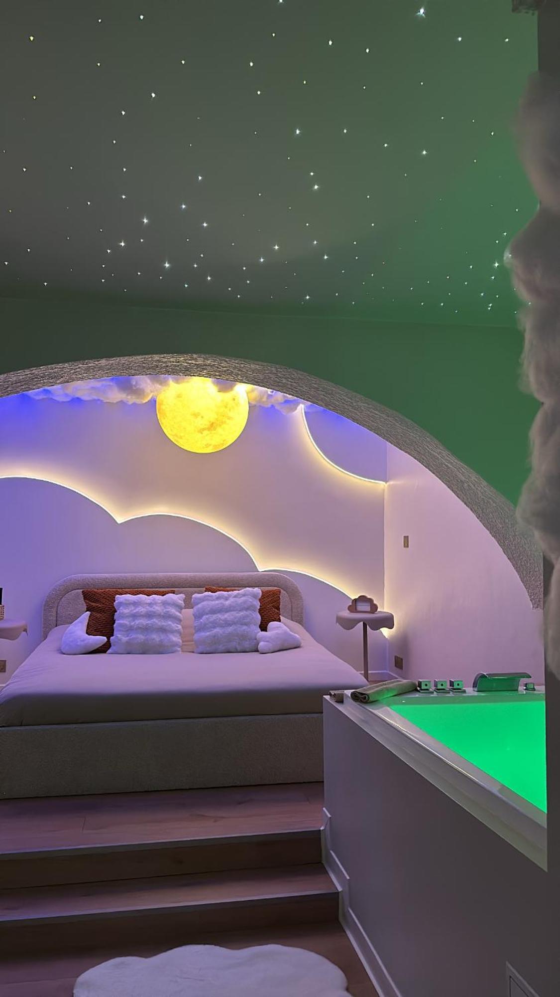 Moon Room, Nuit Insolite - Ollioules Toulon Var Exterior photo